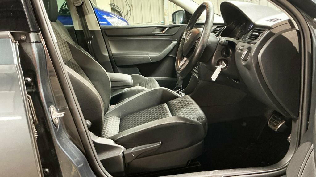 Skoda Rapid Spaceback  Black #9