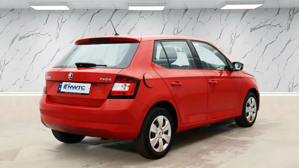 Skoda Fabia 1L S Red #4
