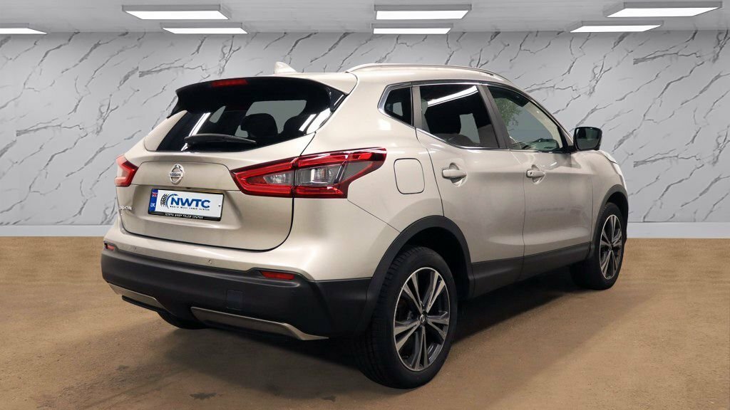 Nissan Qashqai 1.2L N-connecta Silver #4