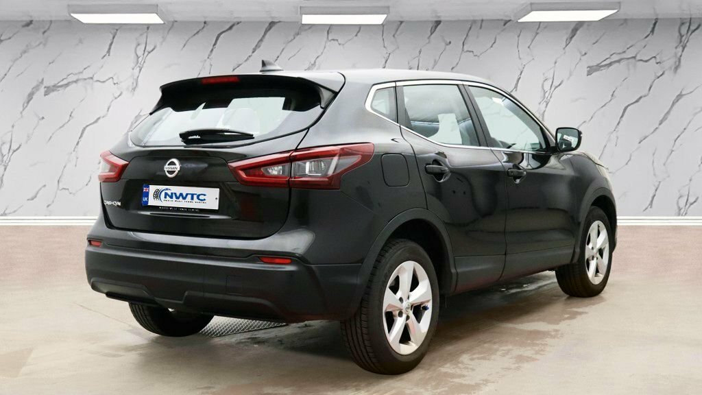Nissan Qashqai 1.3L Acenta Premium Black #4