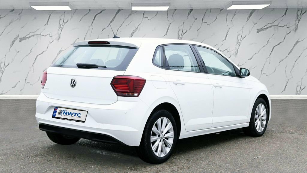 Volkswagen Polo 1.6L Sel White #4