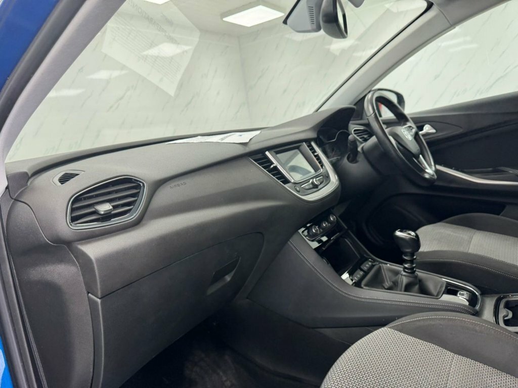 Vauxhall Grandland X Se Ss White #11