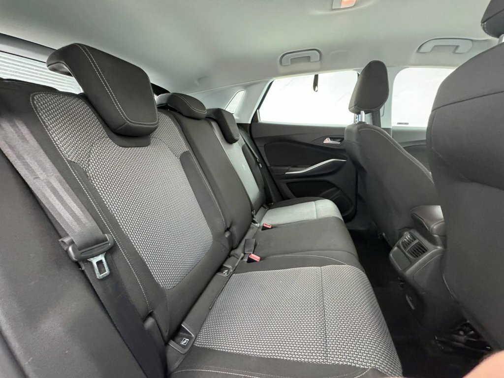 Vauxhall Grandland X Se Ss White #19