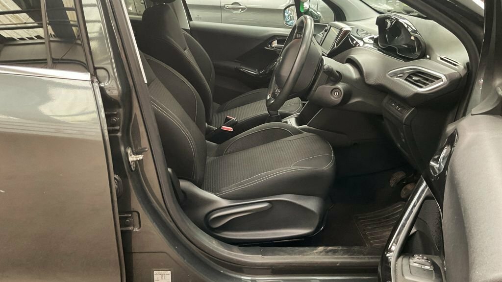 Peugeot 208 Puretech Allure Grey #8