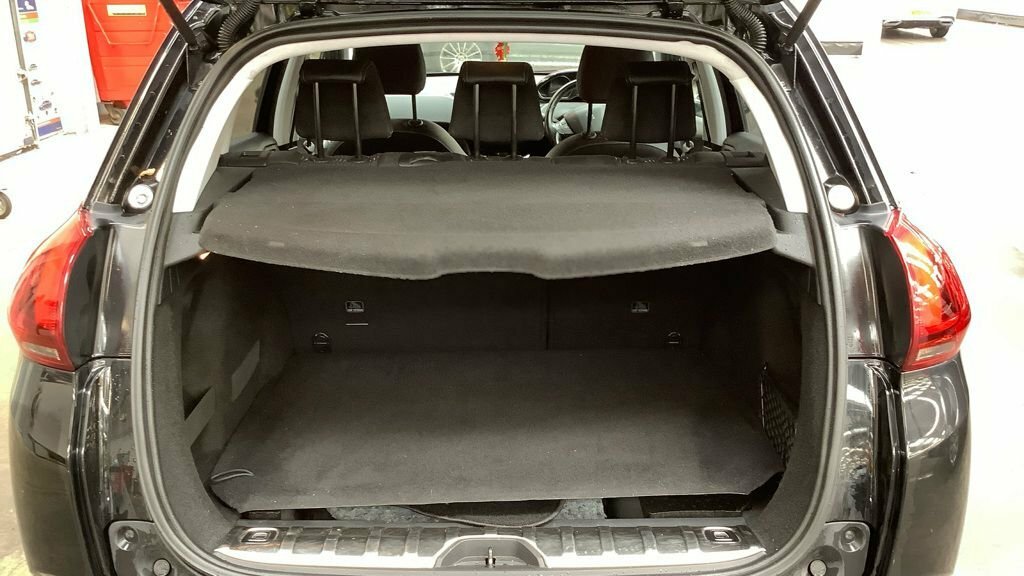 Peugeot 2008 Allure White #11