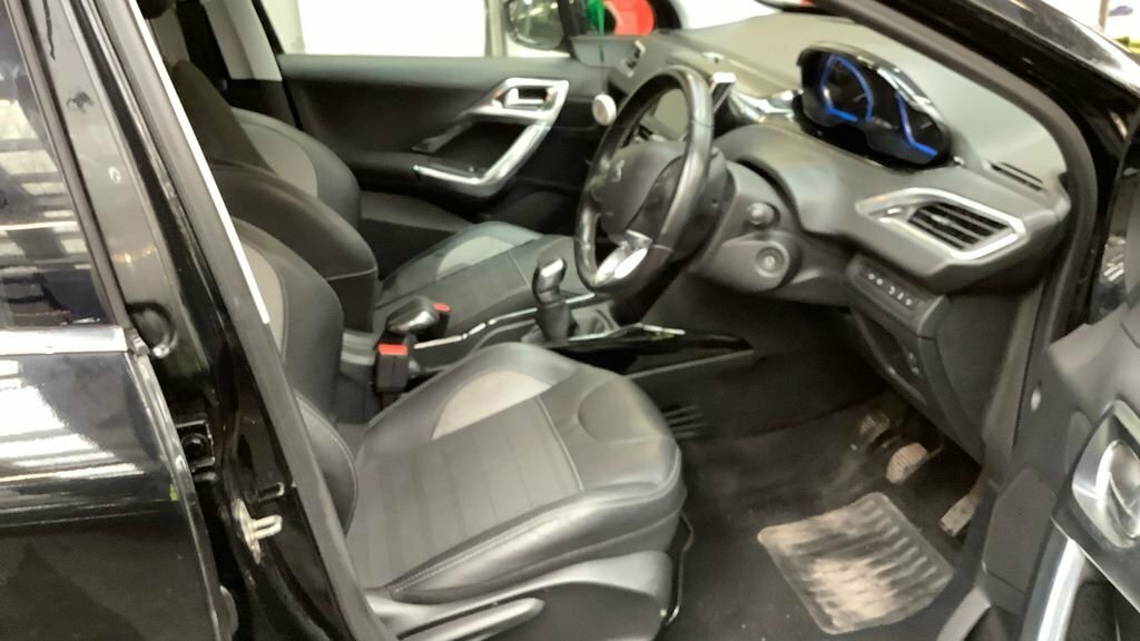 Peugeot 2008 Allure White #9