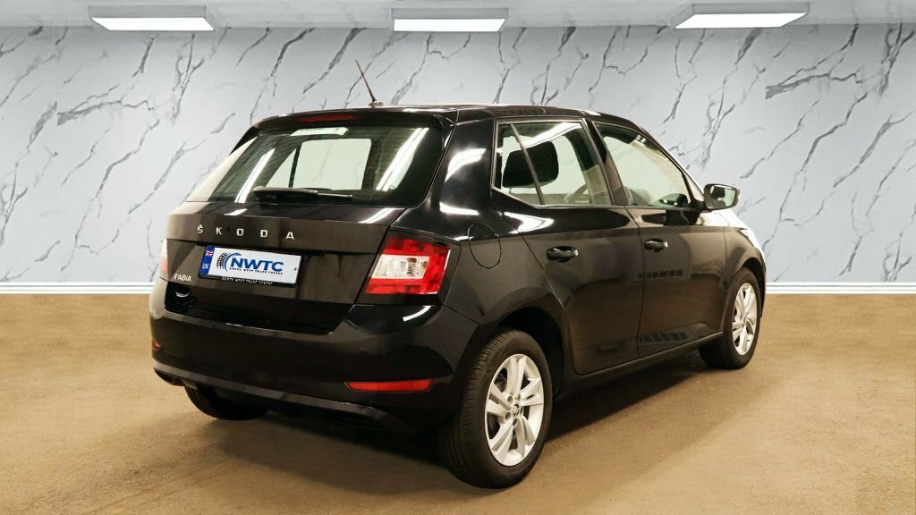 Skoda Fabia 1L Se Black #4