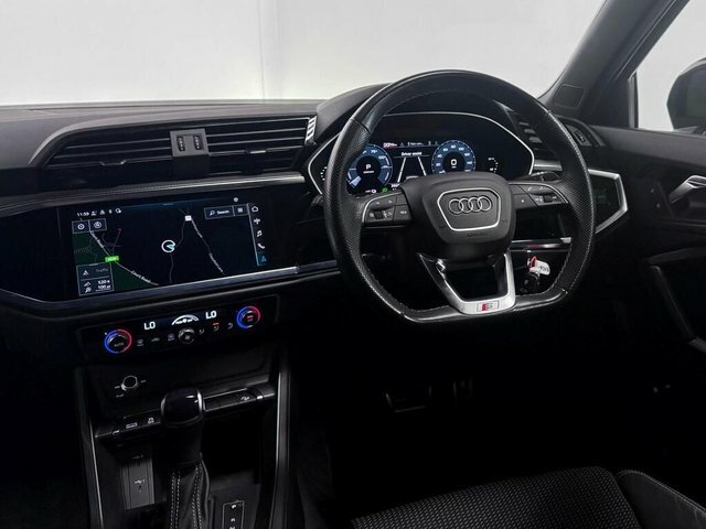 Audi Q3 1.4 Tfsie 45 Vorsprung Sportback Plug-i Black #2