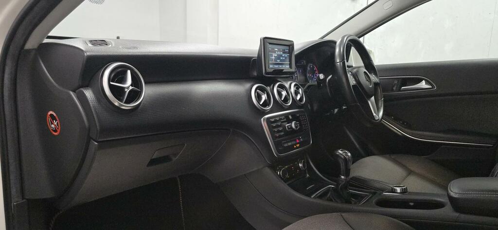 Mercedes-Benz A Class A220 Cdi Amg Night Edition White #16