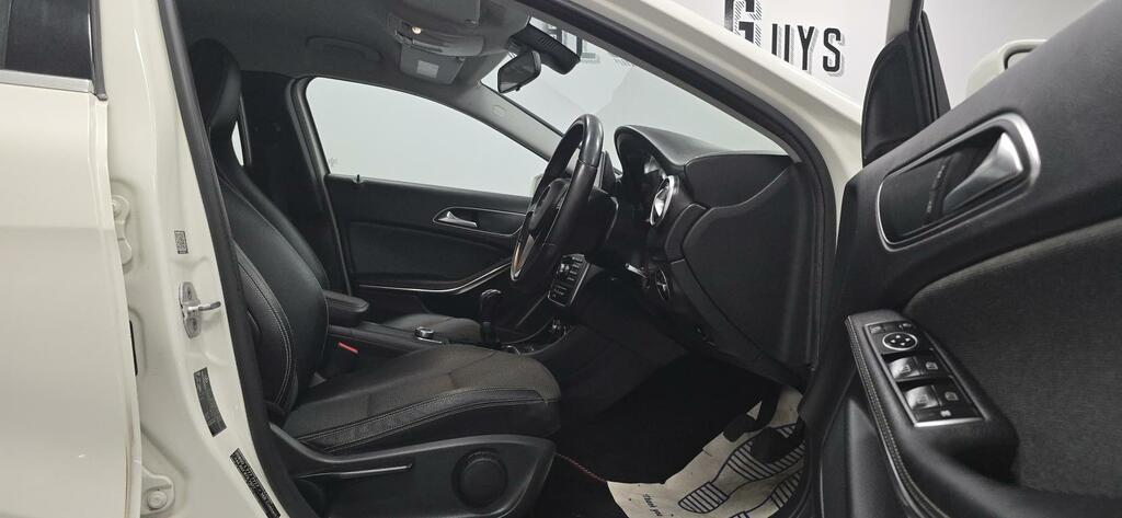 Mercedes-Benz A Class A220 Cdi Amg Night Edition White #14