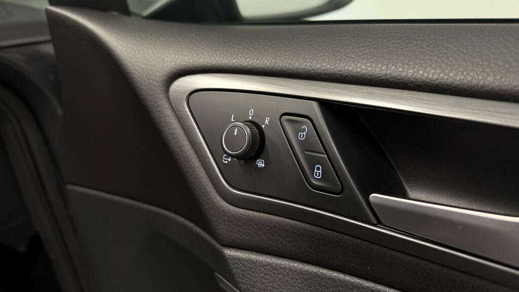 Volkswagen Golf Se Black #10