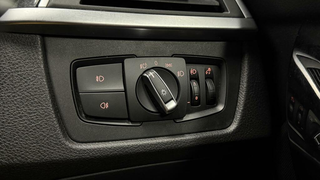 BMW 3 Series 320D M Sport Shadow Edition Step #25