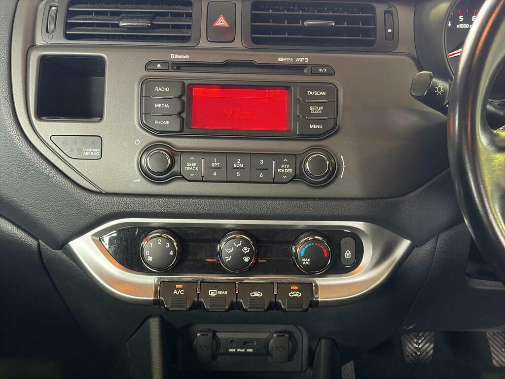 Kia RIO 1.25 Vr7 Euro 5 White #21