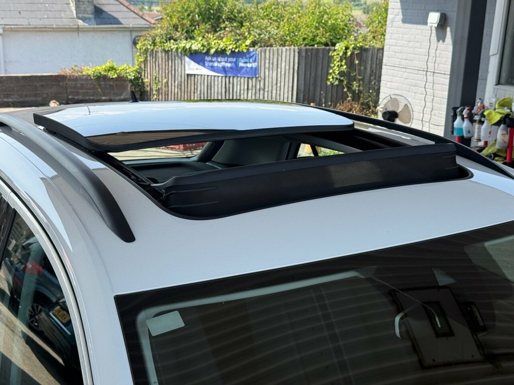 Volkswagen T-Roc 1L Se CE19VGC White #3