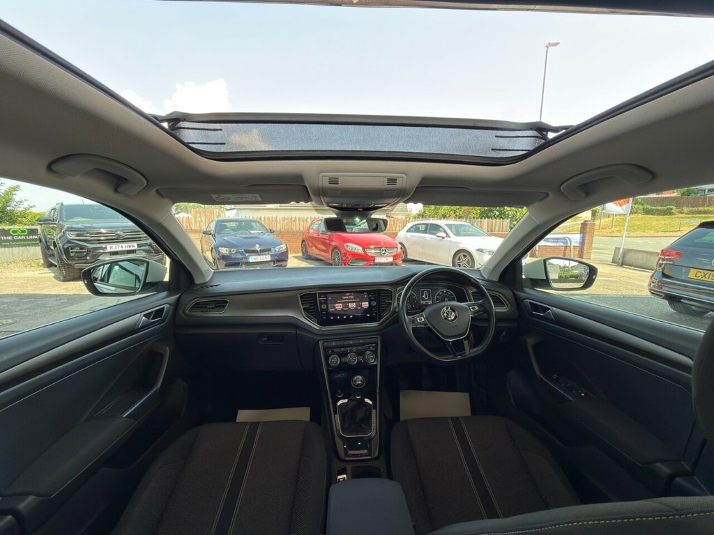 Volkswagen T-Roc 1L Se CE19VGC White #4