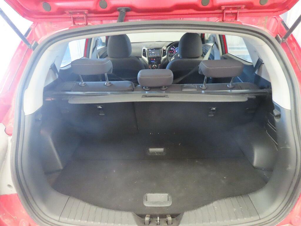 SsangYong Tivoli 1.6 E White #10
