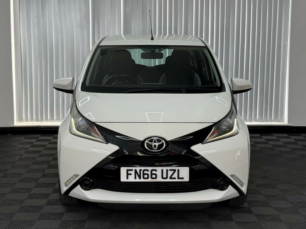 Toyota Aygo 1.0 Vvt-i X-play Euro 6 White #4