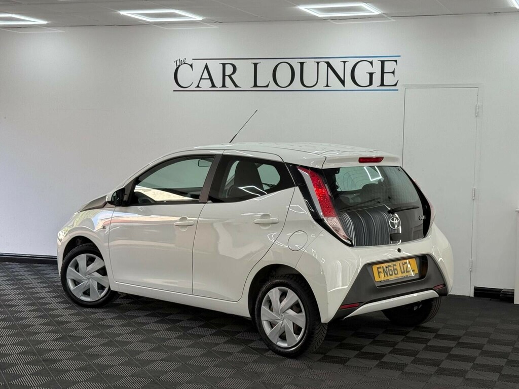 Toyota Aygo 1.0 Vvt-i X-play Euro 6 White #3
