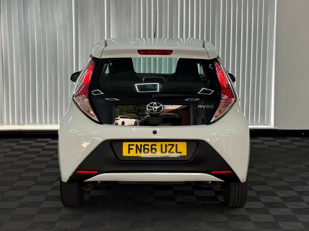 Toyota Aygo 1.0 Vvt-i X-play Euro 6 White #6