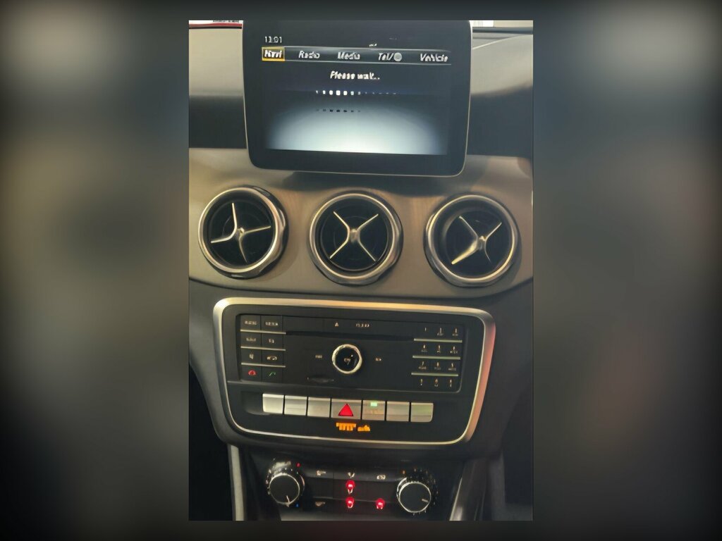 Mercedes-Benz GLA Class 1.6 Gla180 Urban Edition 7G-dct Euro 6 Ss Red #4