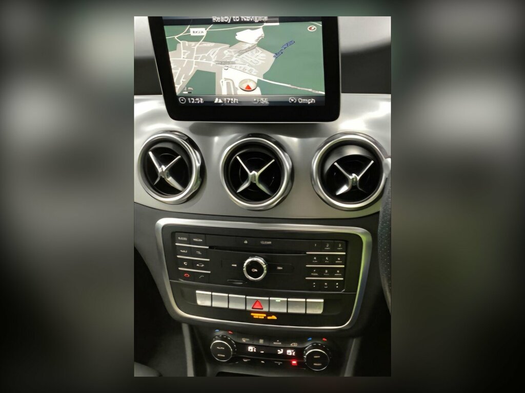 Mercedes-Benz GLA Class 1.6 Gla200 Amg Line Edition Plus 7G-dct Euro 6 Red #4