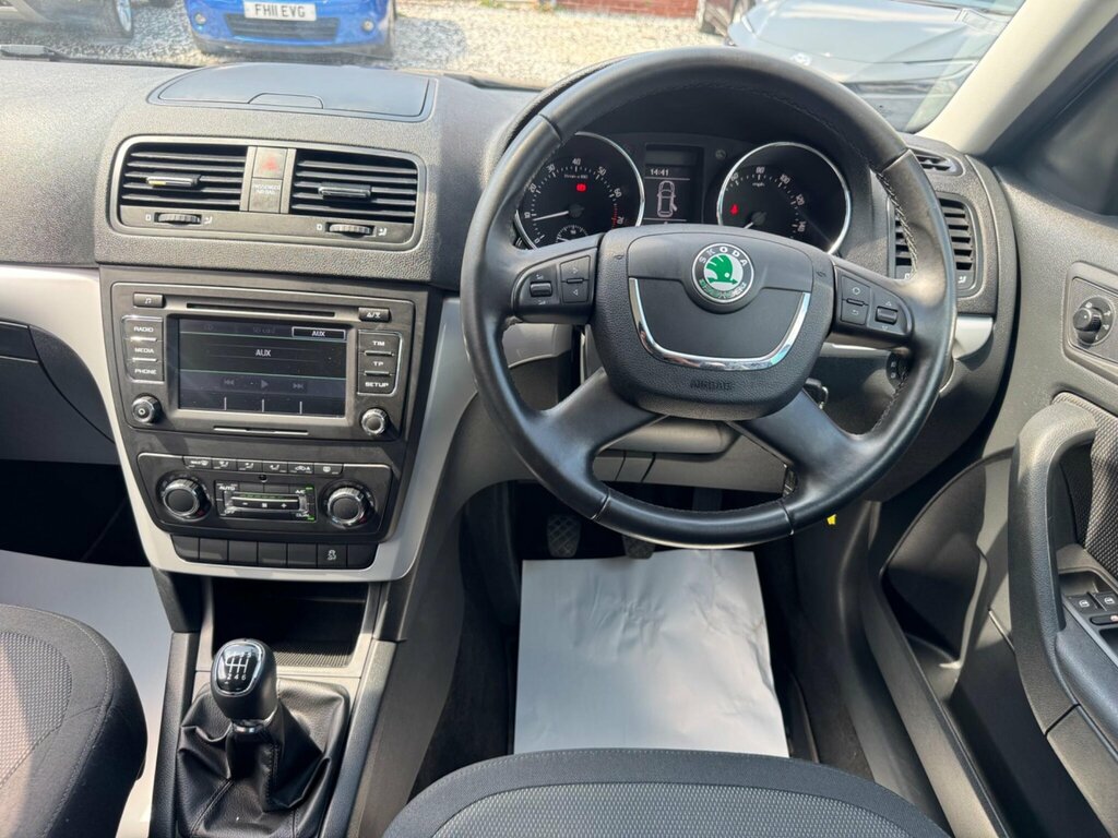Skoda Yeti Hatchback White #22