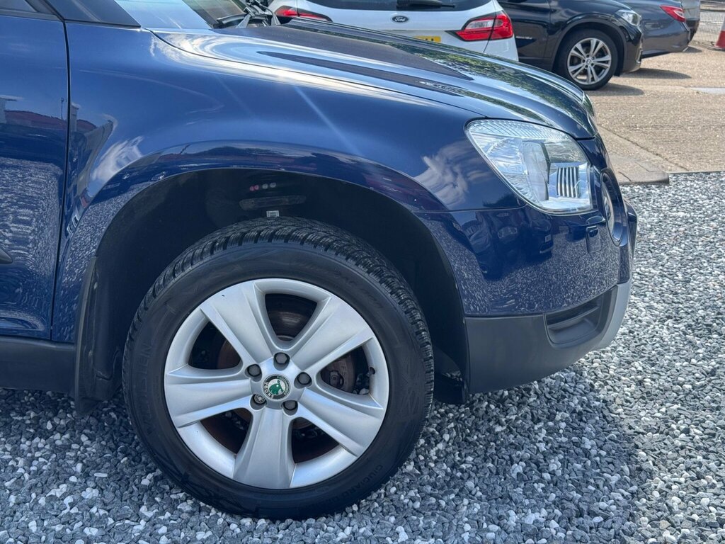 Skoda Yeti Hatchback White #23