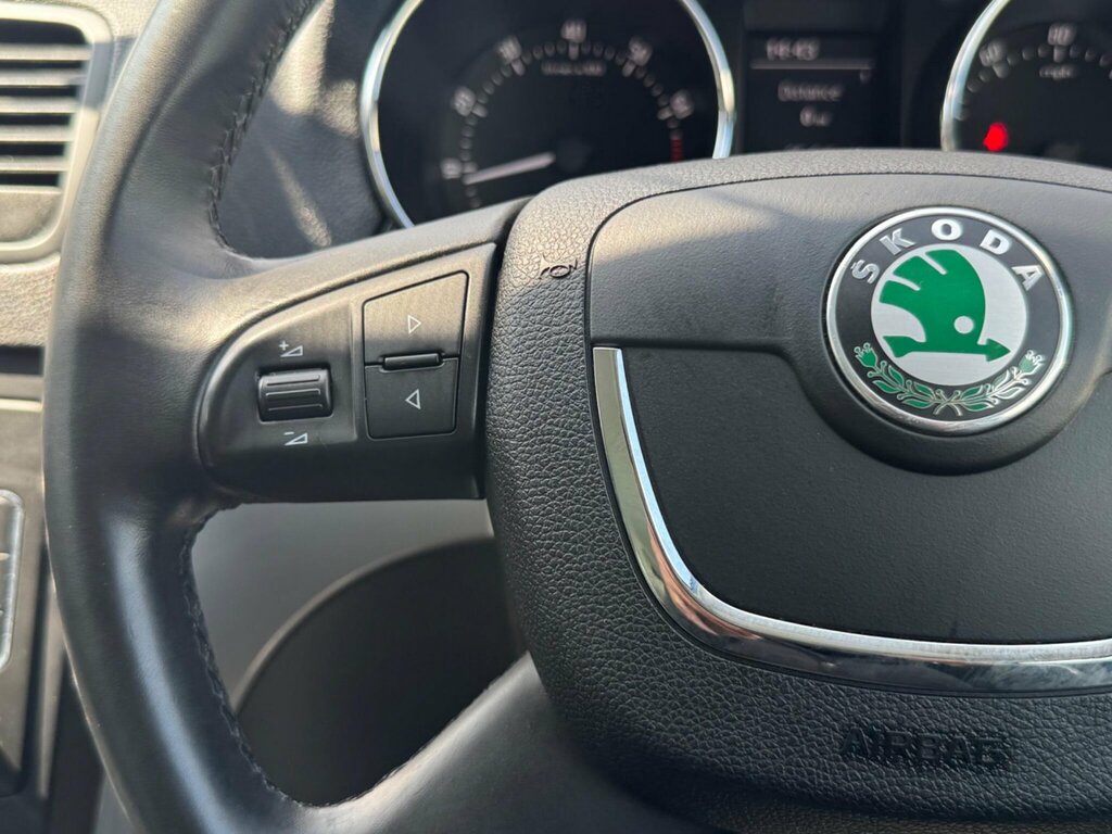 Skoda Yeti Hatchback White #33