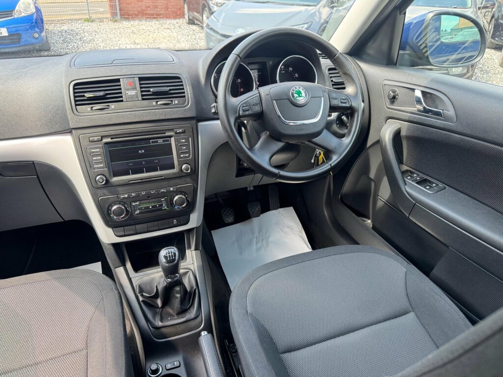 Skoda Yeti Hatchback White #20