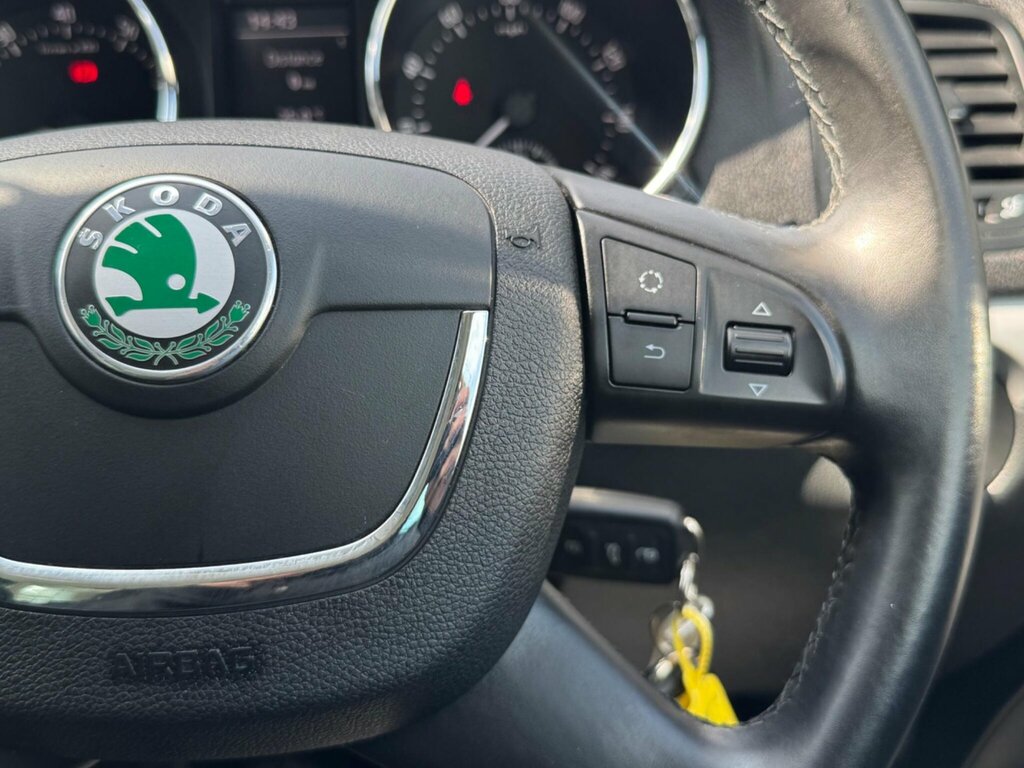 Skoda Yeti Hatchback White #34