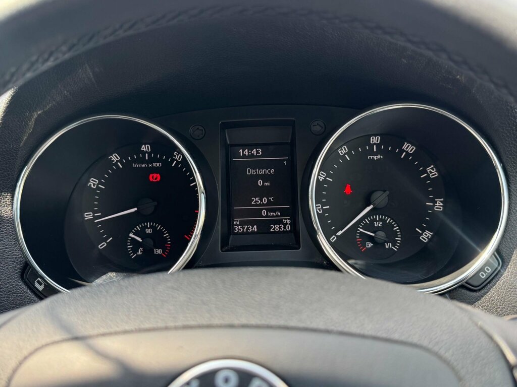 Skoda Yeti Hatchback White #32