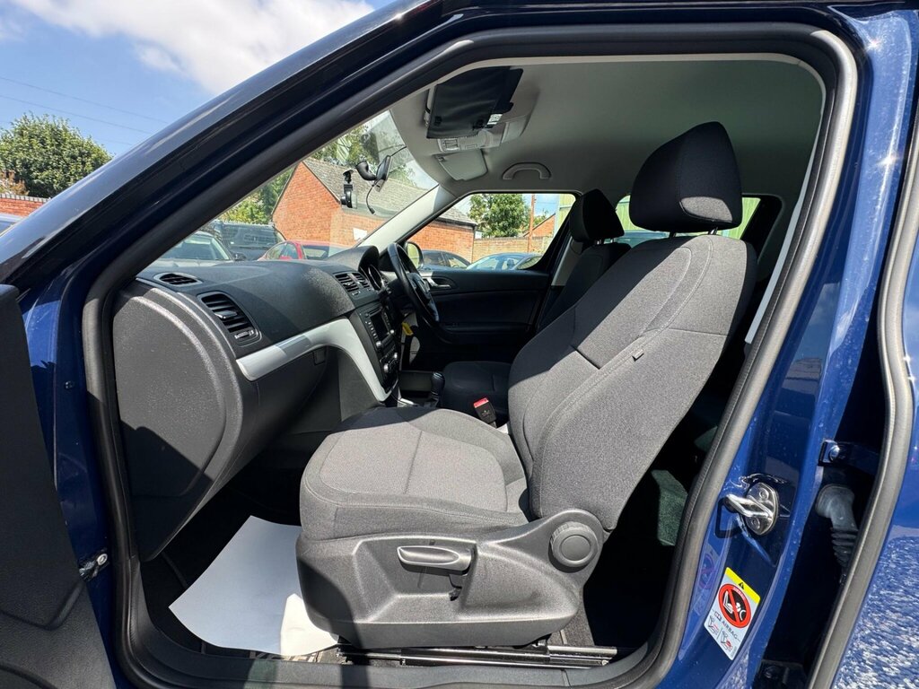 Skoda Yeti Hatchback White #12