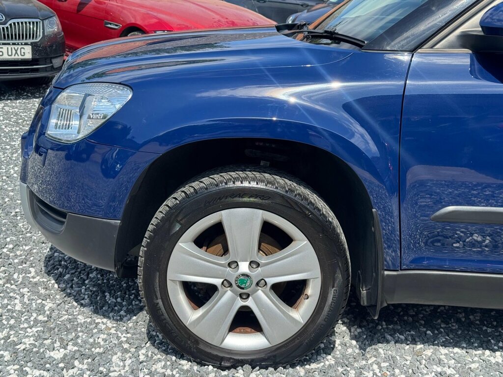 Skoda Yeti Hatchback White #26