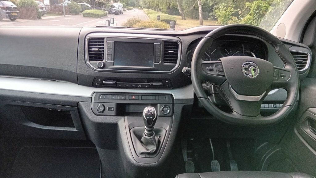 Vauxhall Vivaro 2L Elite L Red #2