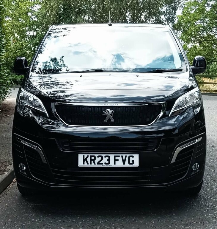Peugeot Traveller 1.5L Active Black #6