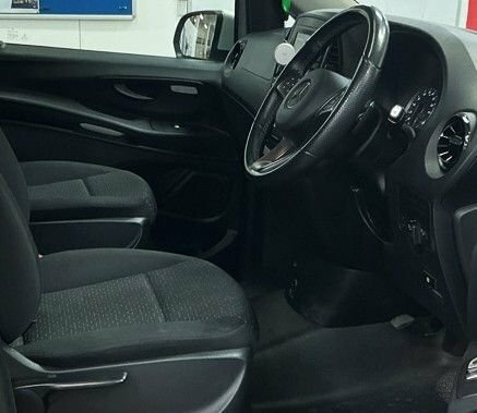 Mercedes-Benz eVito Minibus Silver #4