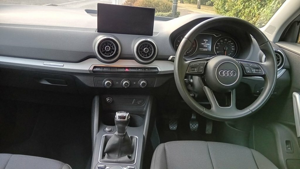 Audi Q2 1L Technik YP22MPO Silver #2