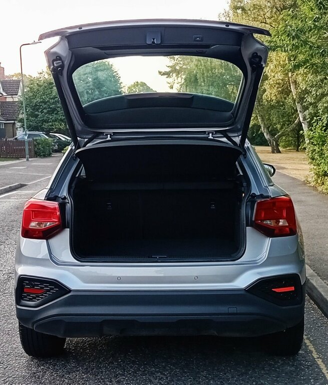 Audi Q2 1L Technik YP22MPO Silver #4