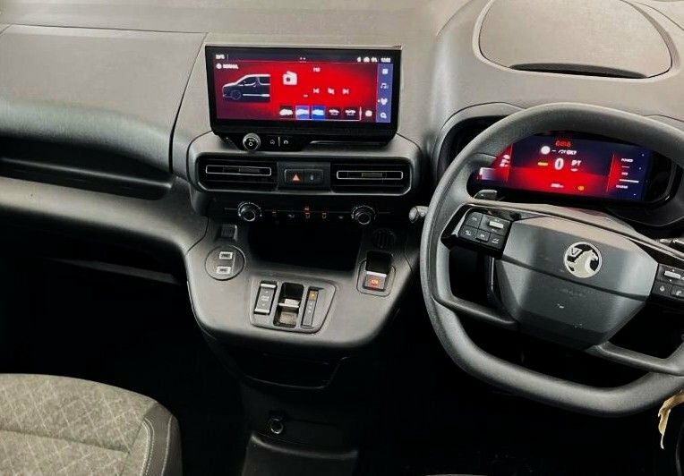 Vauxhall Combo-e Life Mpv Black #2