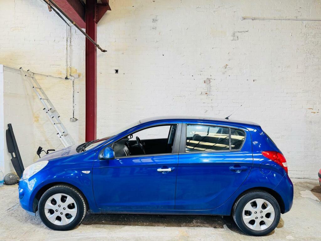 Hyundai I20 Comfort Red #8