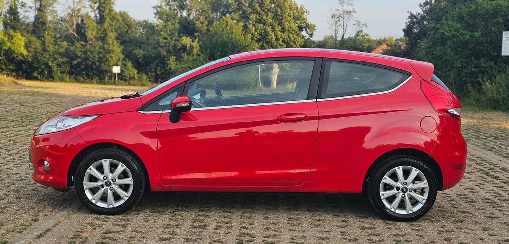 Ford Fiesta 1.25 Zetec Hatchback AO10JHK Red #4