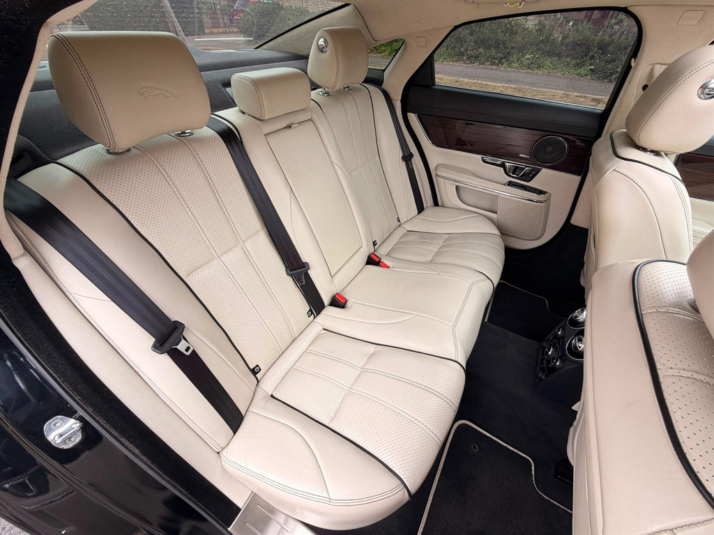 Jaguar XJ Xj Portfolio V6 D Silver #25