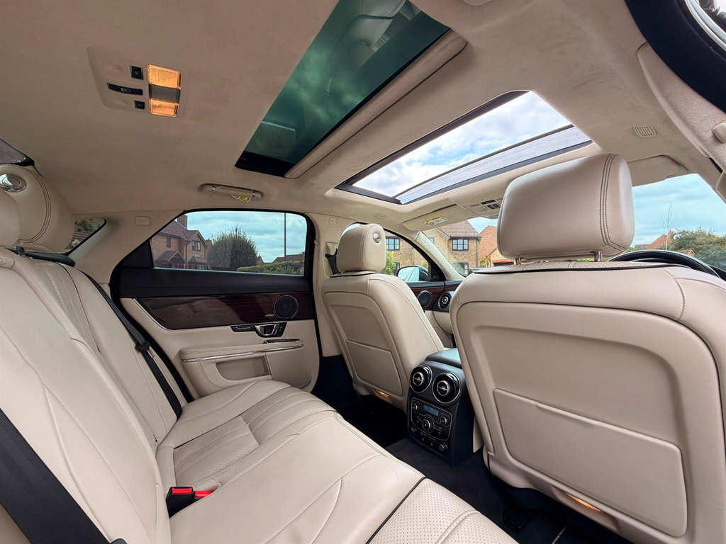 Jaguar XJ Xj Portfolio V6 D Silver #53