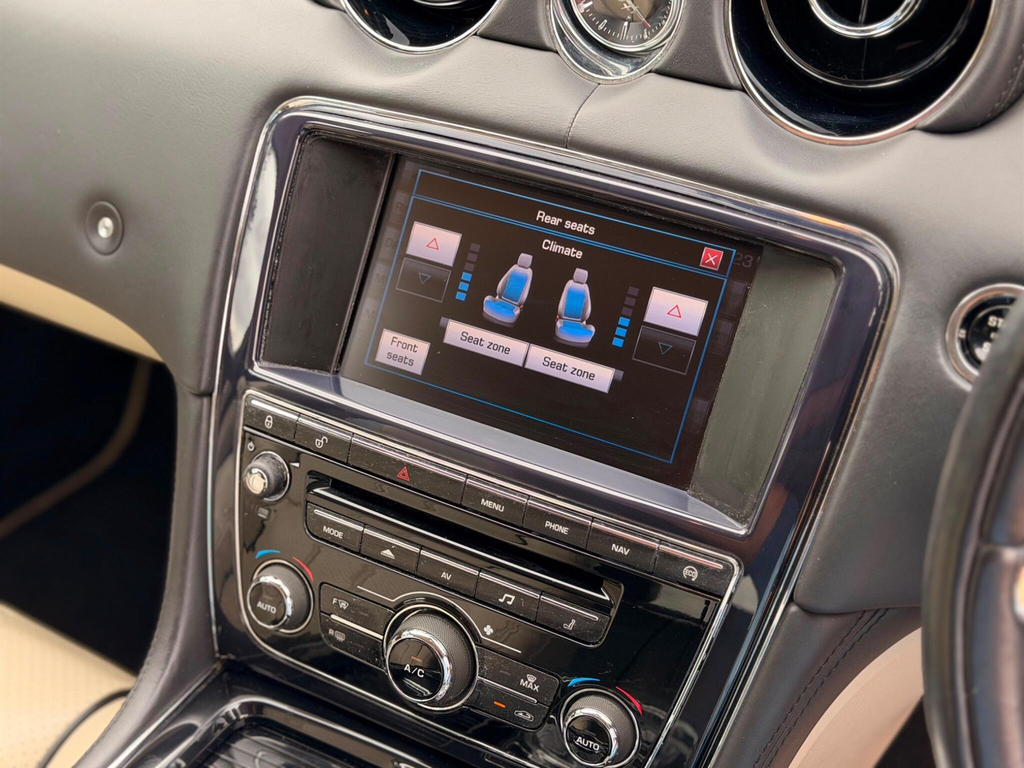 Jaguar XJ Xj Portfolio V6 D Silver #45