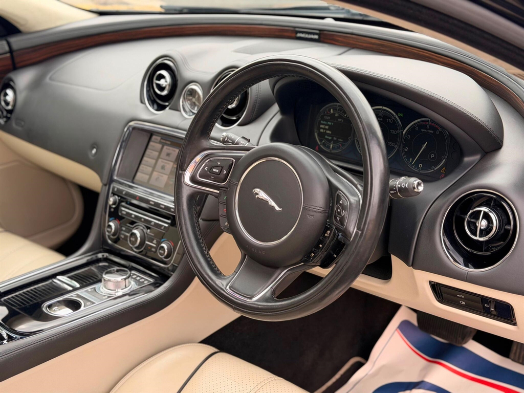 Jaguar XJ Xj Portfolio V6 D Silver #35