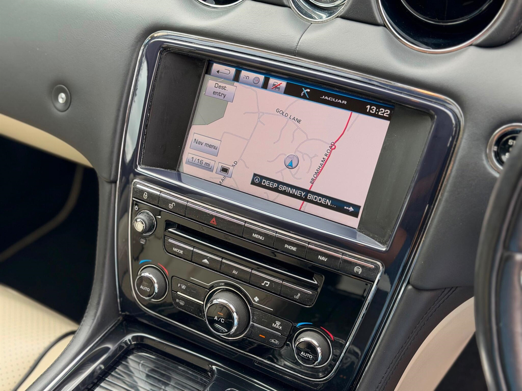 Jaguar XJ Xj Portfolio V6 D Silver #39