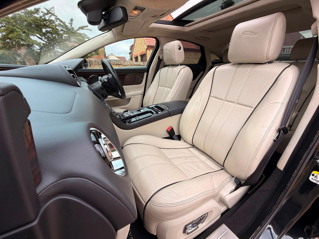 Jaguar XJ Xj Portfolio V6 D Silver #23