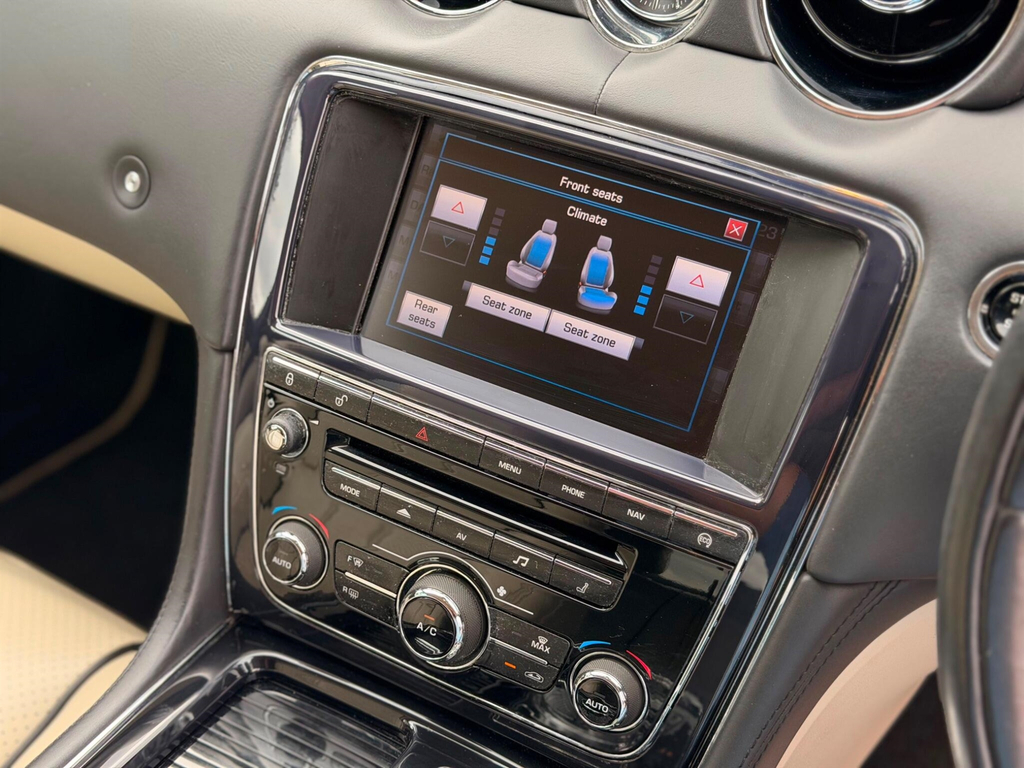 Jaguar XJ Xj Portfolio V6 D Silver #43