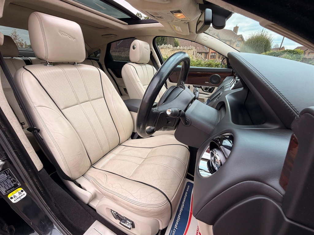 Jaguar XJ Xj Portfolio V6 D Silver #21