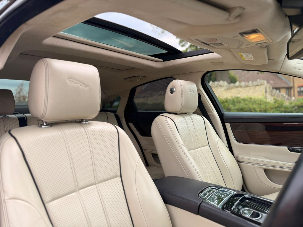 Jaguar XJ Xj Portfolio V6 D Silver #38